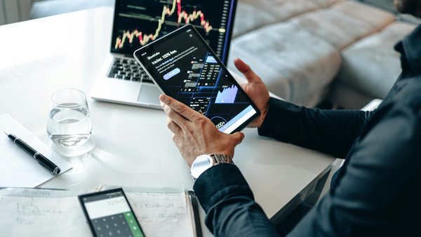 Quelles sont les approches pour créer un jeu vidéo qui aborde les enjeux de santé publique?